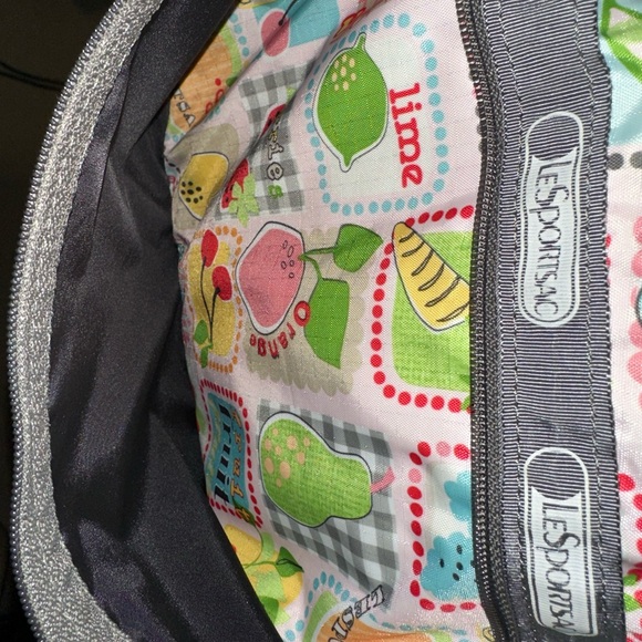 LeSportsac Deluxe Everyday Crossbody Bag Farmer’s Market - Picture 4 of 16